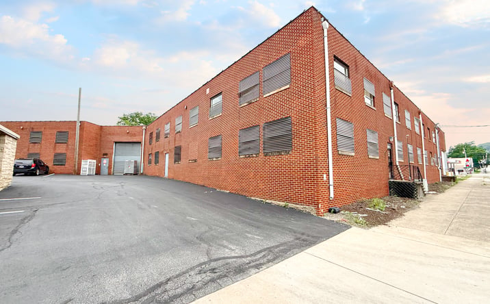 Pictures of Industrial property located at 416 Pittsburgh Cir, Ellwood City, PA 16117 for sales - image #1