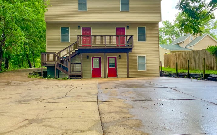 Pictures of Multifamily property located at 324 W Elting St, Macomb, IL 61455 for sales - image #1