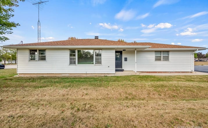 Pictures of Office, Retail, Special Purpose property located at 124 E Oak Knoll Drive, Hampshire, IL 60140 for sales - image #1