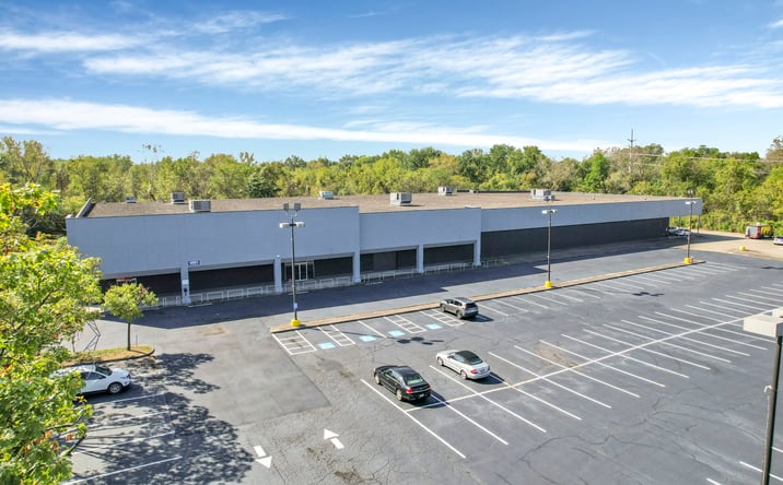 Pictures of Industrial, Retail property located at 4001 Refugee Rd, Columbus, OH 43232 for sales - image #1