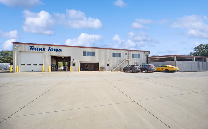 Pictures of Office property located at 1536 E Army Post Rd, Des Moines, IA 50320 for sales - image #1