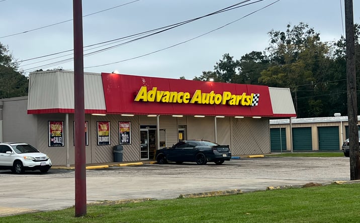 Pictures of Retail property located at 3009 Dauphin Island Pkwy, Mobile, AL 36605 for sales - image #1