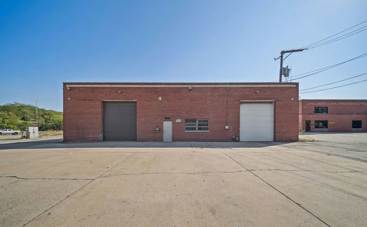 Pictures of Industrial property located at 3001 E End Avenue, South Chicago Heights, IL 60411 for sales - image #1