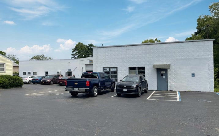 Pictures of Industrial property located at 1687 Roosevelt Ave, Bohemia, NY 11716 for sales - image #1