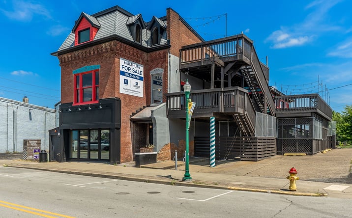 Pictures of Retail property located at 134 Spring St, Jeffersonville, IN 47130 for sales - image #1
