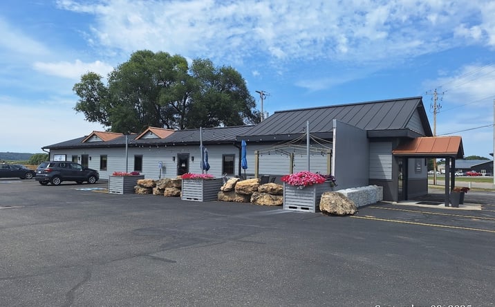 Pictures of Business for Sale, Retail property located at 37505 Us Highway 18, Prairie du Chien, WI 53821 for sales - image #1