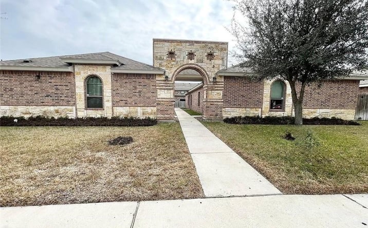 Pictures of Multifamily property located at 2600 E Franklin, Alton, TX 78573 for sales - image #1