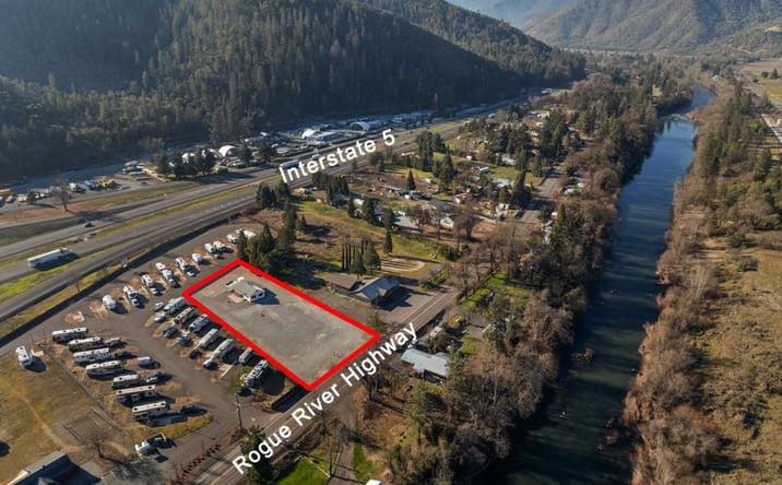 Pictures of Retail property located at 175 Rogue River Hwy, Gold Hill, OR 97525 for sales - image #1