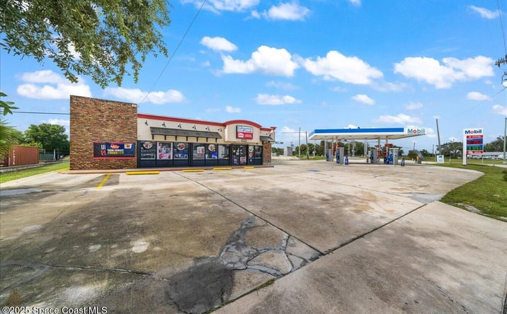 Pictures of Business for Sale, Retail property located at 2009 N Cocoa Boulevard, Cocoa, FL 32922 for sales - image #1