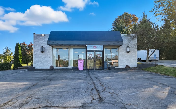 Pictures of Office, Retail property located at 25 Lexington Springmill Road S, Ontario, OH 44906 for sales - image #1