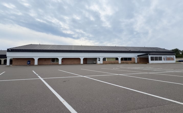 Pictures of Retail, Industrial property located at 2118 Veterans Dr, St. Cloud, MN 56303 for sales - image #1
