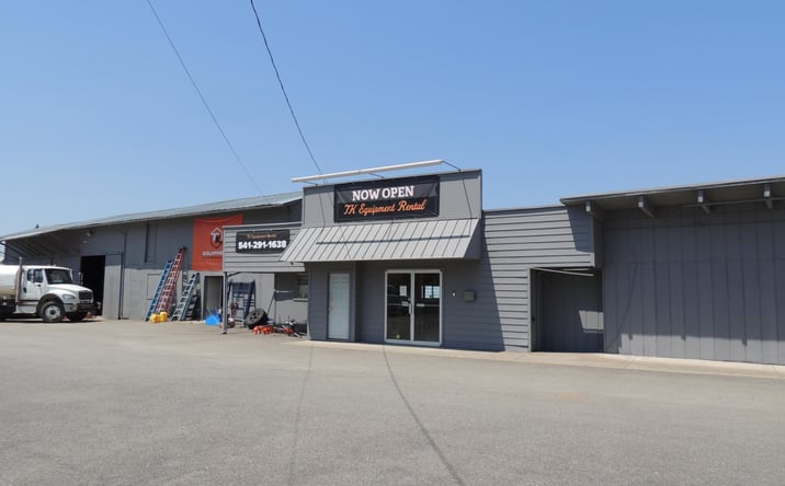 Pictures of Retail property located at 1750 Dowell Rd, Grants Pass, OR 97527 for sales - image #1