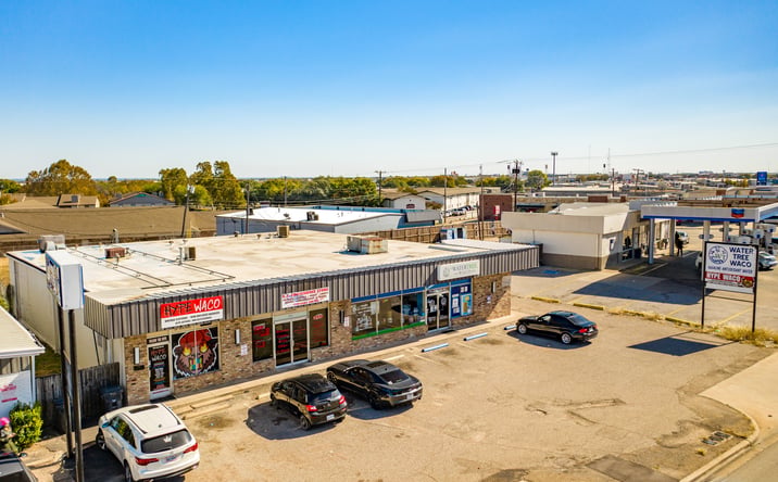 Pictures of Retail property located at 711 Lake Air Dr, Waco, TX 76710 for sales - image #1