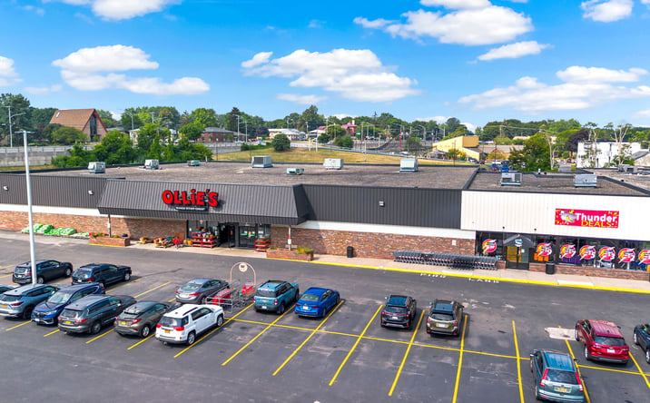 Pictures of Retail property located at 3160 W Ridge Rd, Greece, NY 14626 for sales - image #1