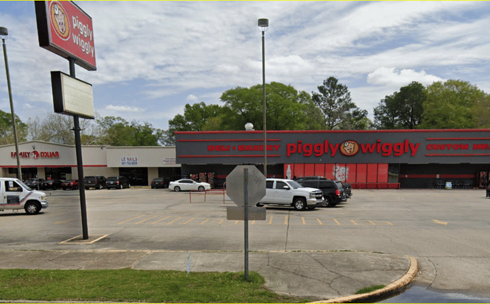 Pictures of Retail property located at 1720 Columbia Ave, Prentiss, MS 39474 for sales - image #1