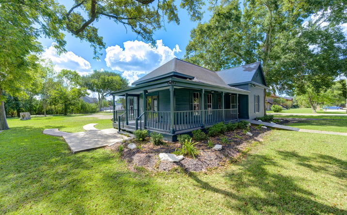 Pictures of Hospitality, Mixed Use, Office, Retail property located at 602 E Myrtle St, Angleton, TX 77515 for sales - image #1