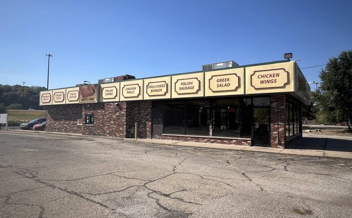 Pictures of Retail property located at 200 Veterans Dr, East Peoria, IL 61611 for sales - image #1