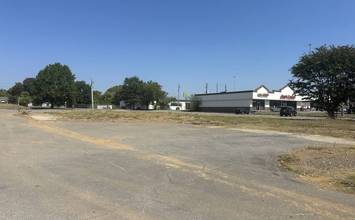 Pictures of Retail property located at 1799 Finley Blvd, Birmingham, AL 35204 for sales - image #1