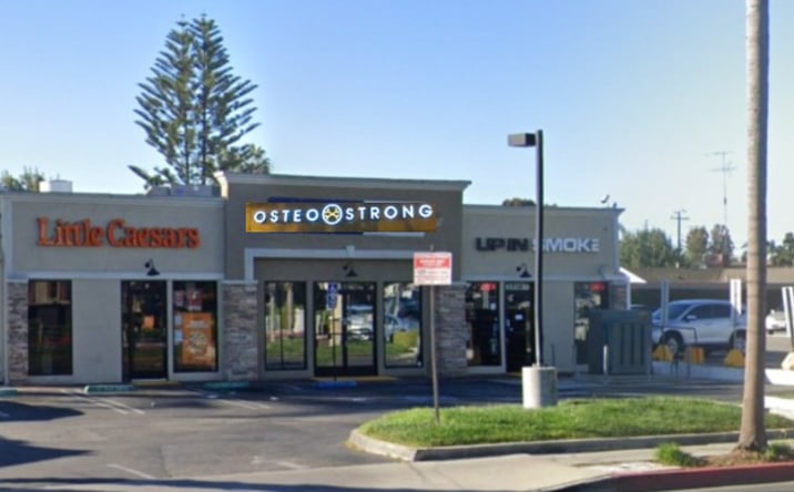 Pictures of Retail property located at 621 W 19th St, Costa Mesa, CA 92627 for sales - image #1