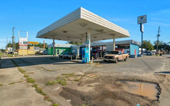 Pictures of Mixed Use, Office, Retail, Special Purpose property located at 420 W General Screven Way, Hinesville, GA 31313 for sales - image #1