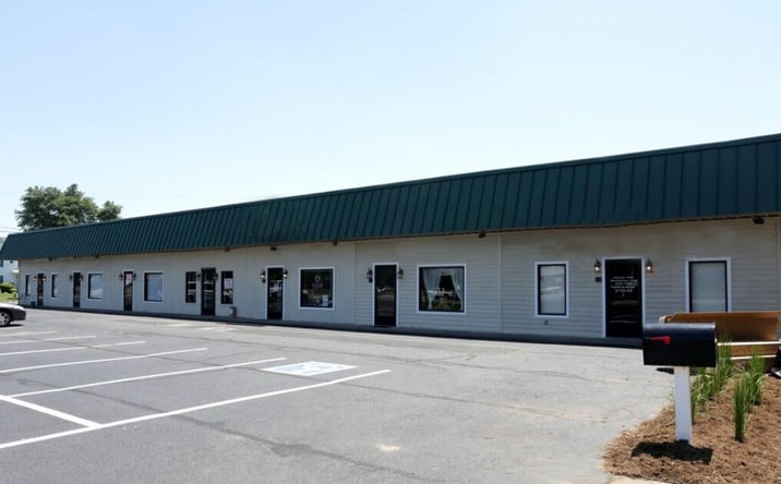 Pictures of Retail property located at 17272 Kings Hwy, Montross, VA 22520 for sales - image #1