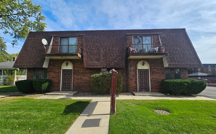 Pictures of Mixed Use property located at 18707 Burnham Avenue, Lansing, IL 60438 for sales - image #1