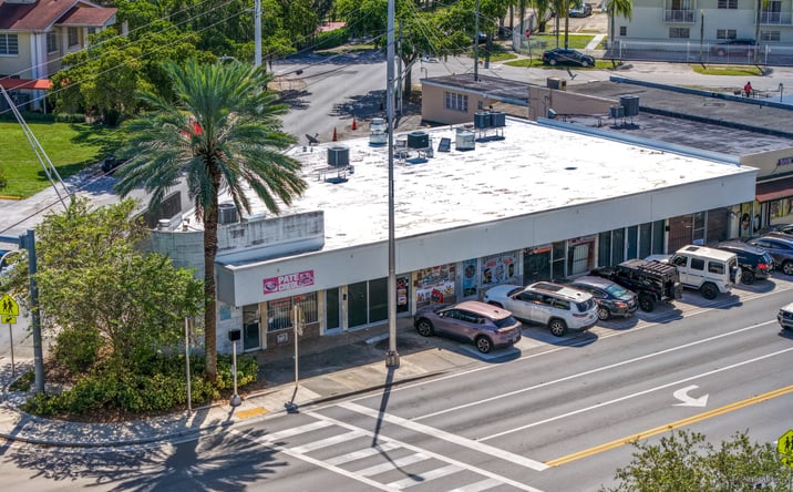 Pictures of Retail property located at 12985 W Dixie Hwy, North Miami, FL 33161 for sales - image #1