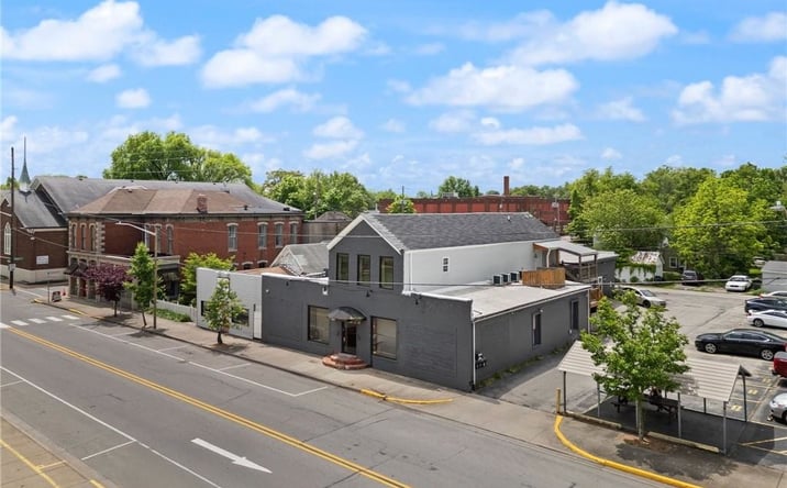 Pictures of Multifamily property located at 1011 Vincennes St, New Albany, IN 47150 for sales - image #1