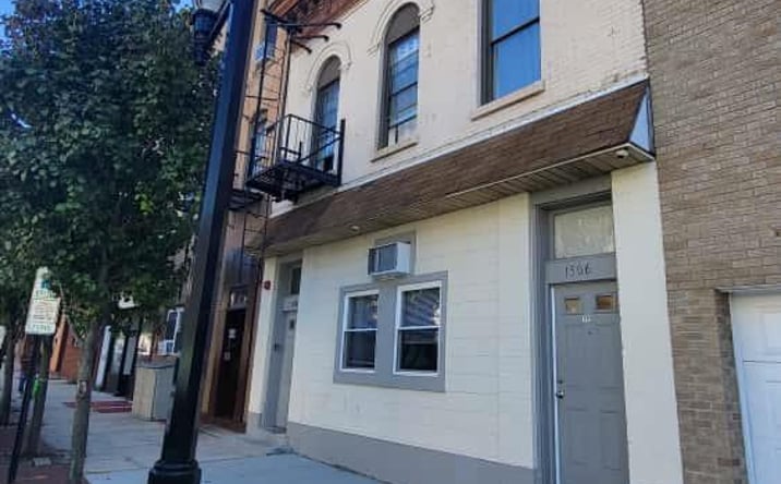 Pictures of Multifamily property located at 1506 Summit Ave, Union City, NJ 07087 for sales - image #1
