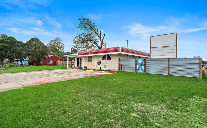 Pictures of Retail property located at 5639 Overdale St, Houston, TX 77033 for sales - image #1