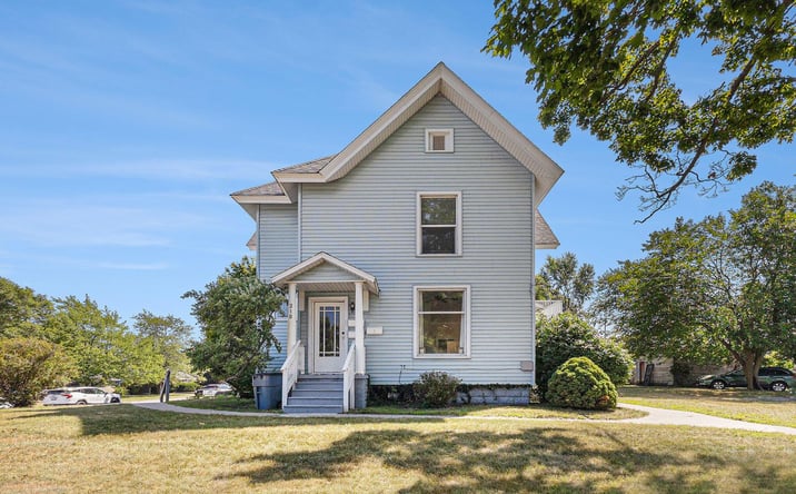 Pictures of Multifamily property located at 210 N Lavinia St, Ludington, MI 49431 for sales - image #1