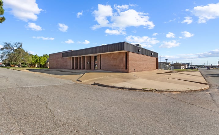 Pictures of Office property located at 222 W Tom Stafford Ave, Weatherford, OK 73096 for sales - image #1