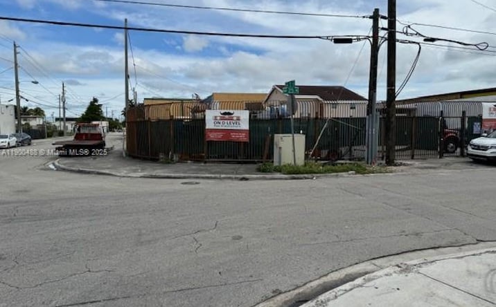 Pictures of Industrial, Retail property located at 2484 NW 21st Ter, Miami, FL 33142 for sales - image #1