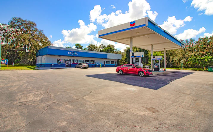 Pictures of Retail property located at 1412 Memorial Dr, Avon Park, FL 33825 for sales - image #1