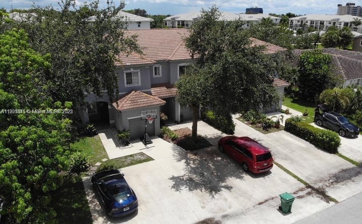 Pictures of Multifamily property located at 8706 NW 38th Dr, Coral Springs, FL 33065 for sales - image #1