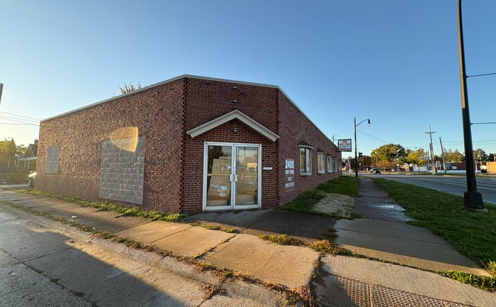 Pictures of Retail property located at 2405 Fort St, Lincoln Park, MI 48146 for sales - image #1