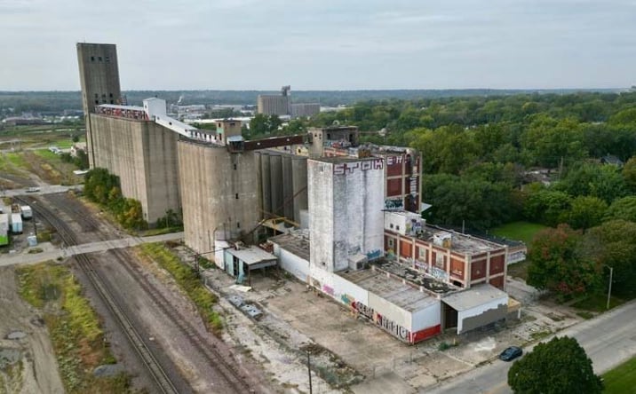 Pictures of Industrial property located at 1925 E Grand Ave, Des Moines, IA 50316 for sales - image #1