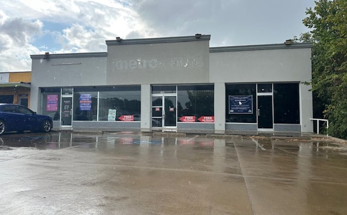 Pictures of Retail property located at 5566 Meadowbrook Dr, Fort Worth, TX 76112 for sales - image #1