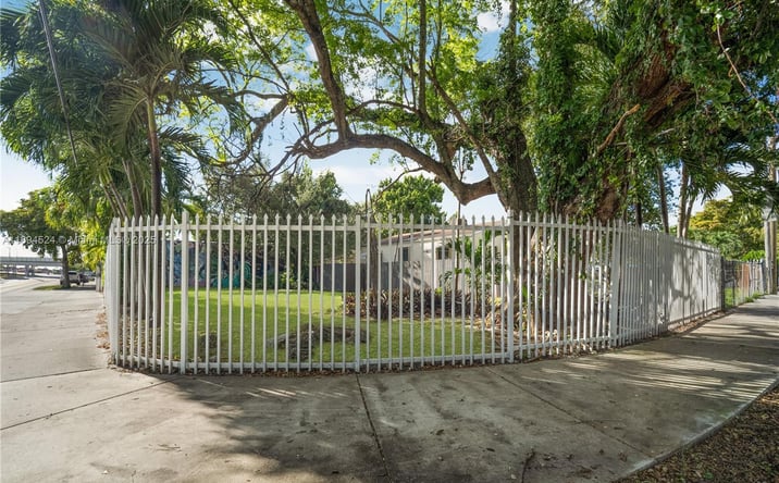 Pictures of Land property located at 2900 NW 11th Ave, Miami, FL 33127 for sales - image #1