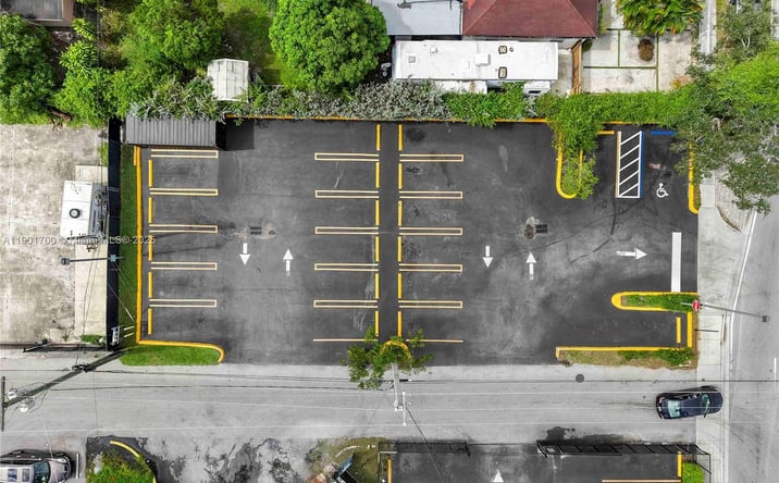 Pictures of Mixed Use property located at 720 NW 125th St, North Miami, FL 33168 for sales - image #1