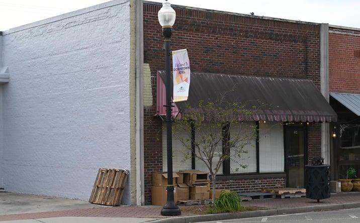 Pictures of Retail property located at 134 S Hutchinson, Adel, GA 31620 for sales - image #1