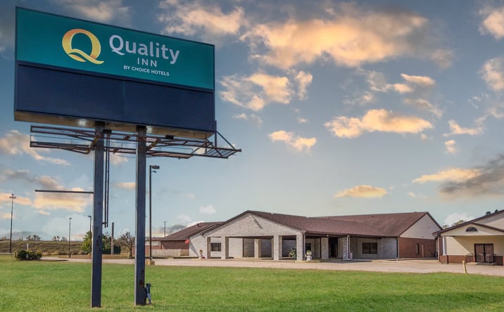 Pictures of Hospitality property located at 2200 S Court St, Grayville, IL 62844 for sales - image #1