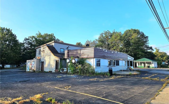 Pictures of Retail property located at 6865 Erie Road, Evans, NY 14047 for sales - image #1