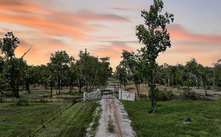 Pictures of Land property located at 107 Fulbright dr, Angleton, TX 77515 for sales - image #1