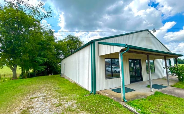 Pictures of Mixed Use, Office, Retail property located at 1370 S Dixie St, Horse Cave, KY 42749 for sales - image #1