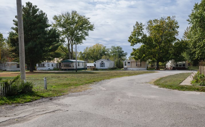 Pictures of Mobile Home Park property located at 225 S Barnett St, Nauvoo, IL 62354 for sales - image #1