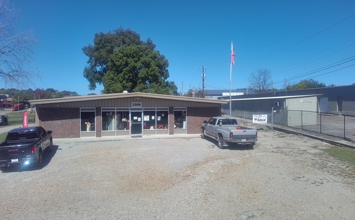 Pictures of Industrial, Office, Retail property located at 1309 Bradley Dr, Mountain Home, AR 72653 for sales - image #1