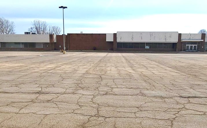 Pictures of Retail property located at 721 W. South St, Freeport, IL 61032 for sales - image #1