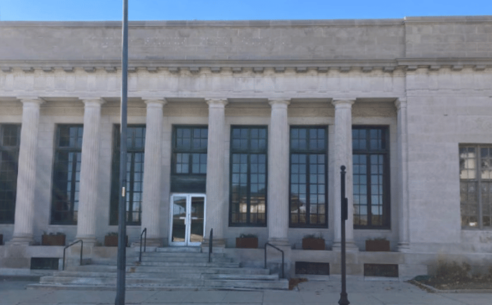 Pictures of Retail property located at 241 Marquette St, La Salle, IL 61301 for sales - image #1