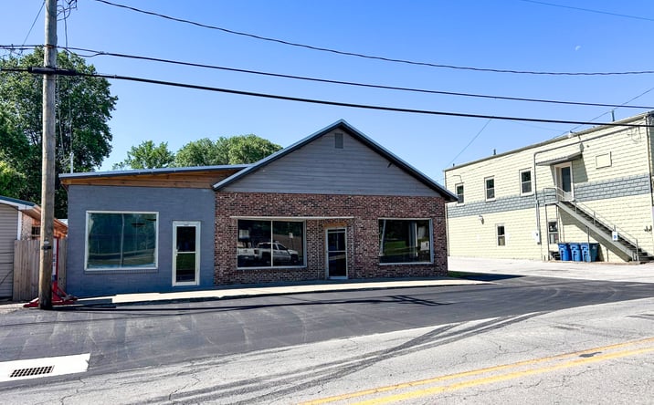 Pictures of Retail property located at 203 E Pickens Rd, Pea Ridge, AR 72751 for sales - image #1
